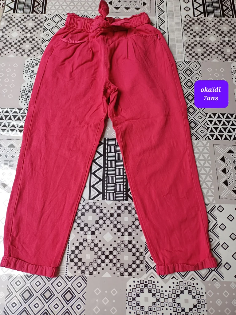 Pantalons fille 7ans neuf